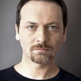 Деврим Оздер Акин