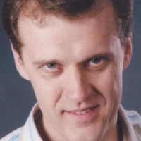 Олег Попов